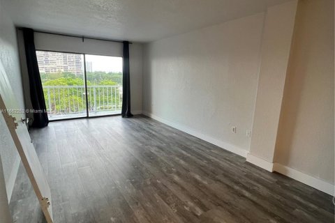 Condo in Miami, Florida, 1 bedroom  № 1370428 - photo 9