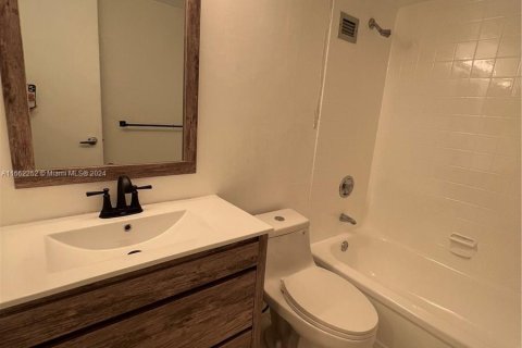 Condo in Miami, Florida, 1 bedroom  № 1370428 - photo 15