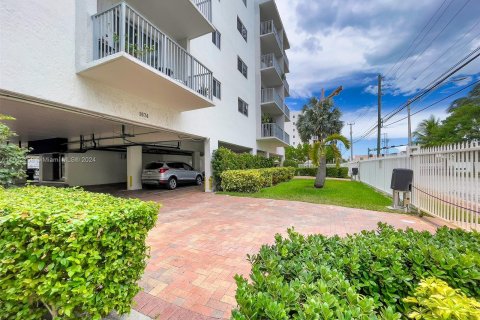 Condo in Miami Beach, Florida, 1 bedroom  № 1370430 - photo 16