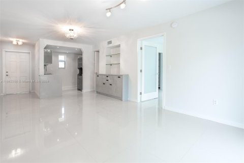 Copropriété à louer à Miami Beach, Floride: 1 chambre, 65.59 m2 № 1370430 - photo 4