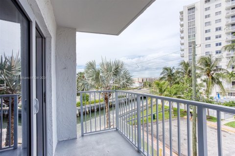 Copropriété à louer à Miami Beach, Floride: 1 chambre, 65.59 m2 № 1370430 - photo 5