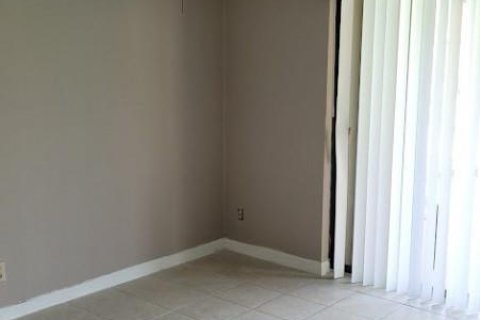 House in Coral Springs, Florida 3 bedrooms, 159.42 sq.m. № 1168600 - photo 4