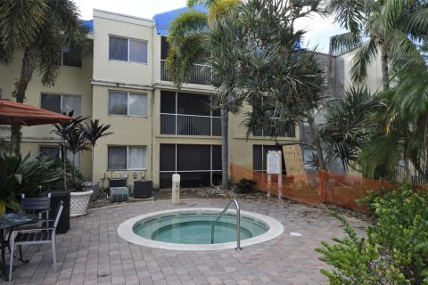 Condominio en venta en Tamarac, Florida, 1 dormitorio, 72.46 m2 № 786192 - foto 13