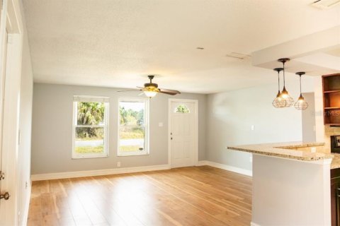 House in Port Charlotte, Florida 3 bedrooms, 101.64 sq.m. № 955737 - photo 30