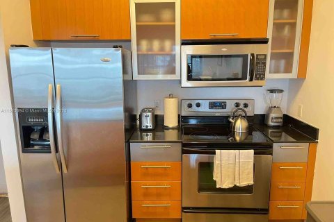 Condo in Miami, Florida, 1 bedroom  № 980369 - photo 6