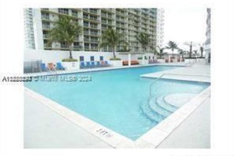 Condo in Miami, Florida, 1 bedroom  № 980369 - photo 14