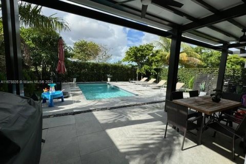 Casa en venta en Miami, Florida, 4 dormitorios, 234.49 m2 № 1413869 - foto 21