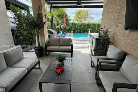 Casa en venta en Miami, Florida, 4 dormitorios, 234.49 m2 № 1413869 - foto 23