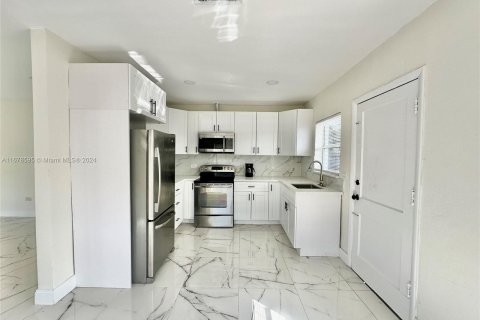 Casa en venta en Miami, Florida, 3 dormitorios, 112.88 m2 № 1413868 - foto 1