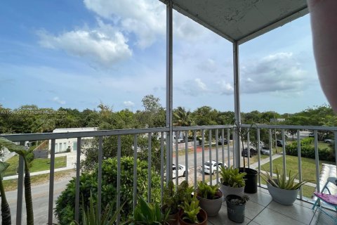 Condominio en venta en North Miami, Florida, 1 dormitorio, 66.89 m2 № 1117293 - foto 20