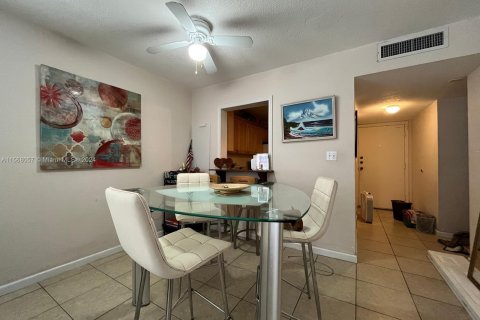 Condominio en venta en North Miami, Florida, 1 dormitorio, 66.89 m2 № 1117293 - foto 4