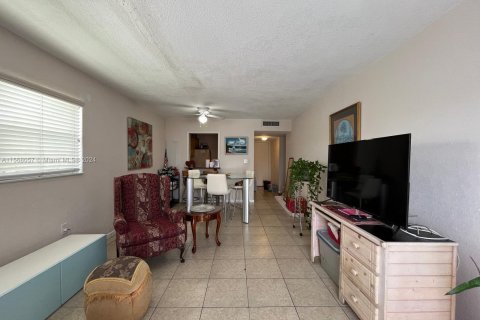 Купить кондоминиум в Норт-Майами, Флорида 1 спальня, 66.89м2, № 1117293 - фото 6