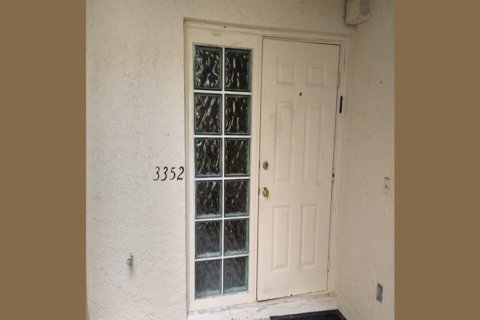 Townhouse in Hollywood, Florida 2 bedrooms, 115.01 sq.m. № 1154189 - photo 5