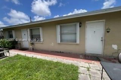 Commercial property in Fort Lauderdale, Florida 116.13 sq.m. № 1289259 - photo 2