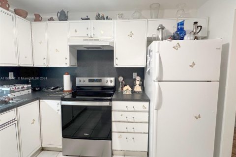 Condo in Aventura, Florida, 1 bedroom  № 1189299 - photo 16