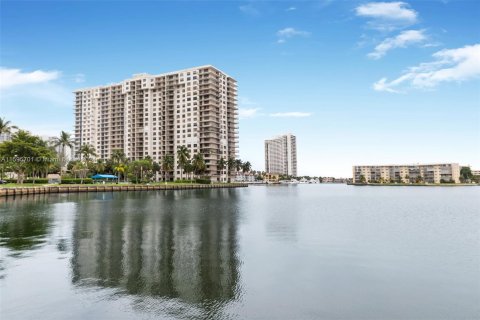 Condo in Aventura, Florida, 1 bedroom  № 1189299 - photo 20