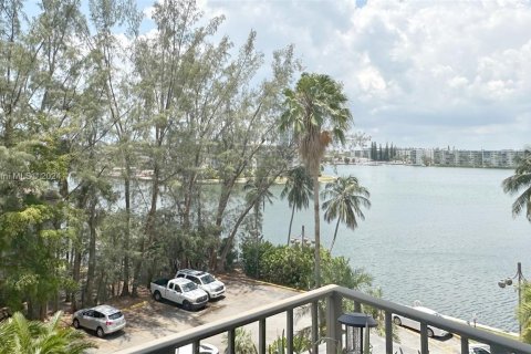 Condo in Aventura, Florida, 1 bedroom  № 1189299 - photo 17