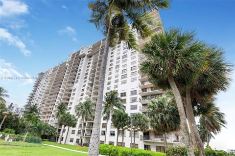 Condominio en venta en Aventura, Florida, 1 dormitorio, 85.28 m2 № 1189299 - foto 21