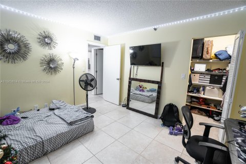 Condo in Lauderhill, Florida, 2 bedrooms  № 1099731 - photo 28