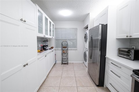 Condo in Lauderhill, Florida, 2 bedrooms  № 1099731 - photo 10