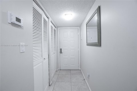 Copropriété à vendre à Lauderhill, Floride: 2 chambres, 131.55 m2 № 1099731 - photo 8