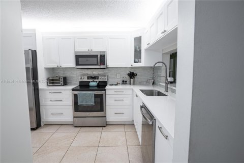 Copropriété à vendre à Lauderhill, Floride: 2 chambres, 131.55 m2 № 1099731 - photo 13