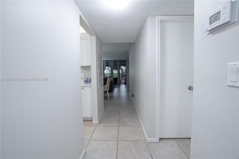 Copropriété à vendre à Lauderhill, Floride: 2 chambres, 131.55 m2 № 1099731 - photo 7