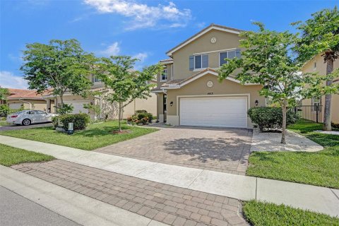 House in Greenacres, Florida 4 bedrooms, 219.71 sq.m. № 1290555 - photo 2