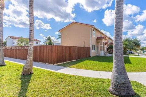 House in Miami, Florida 4 bedrooms, 171.87 sq.m. № 1235576 - photo 12