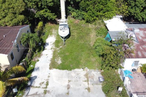 Commercial property in Miami, Florida № 874216 - photo 13