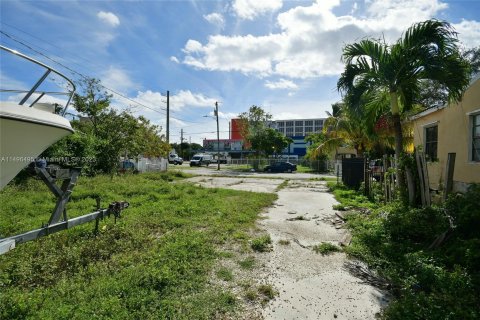 Commercial property in Miami, Florida № 874216 - photo 28