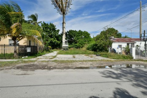 Commercial property in Miami, Florida № 874216 - photo 18