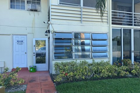 Condo in West Palm Beach, Florida, 1 bedroom  № 1154603 - photo 2