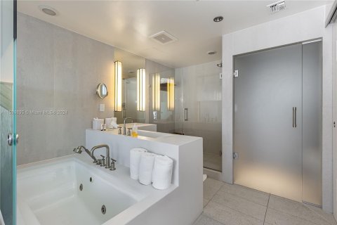 Condo in Fort Lauderdale, Florida, 2 bedrooms  № 1209719 - photo 11