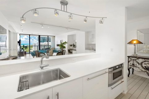 Condominio en alquiler en Miami Beach, Florida, 3 dormitorios, 143.35 m2 № 22595 - foto 25