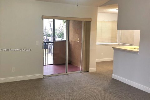 Condominio en venta en Pembroke Pines, Florida, 1 dormitorio, 71.72 m2 № 726379 - foto 1
