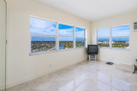 Condo in Lauderdale-by-the-Sea, Florida, 2 bedrooms  № 929975 - photo 10