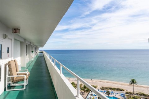 Condo in Lauderdale-by-the-Sea, Florida, 2 bedrooms  № 929975 - photo 16