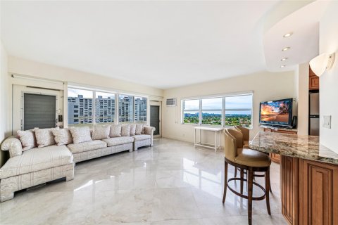 Condo in Lauderdale-by-the-Sea, Florida, 2 bedrooms  № 929975 - photo 19