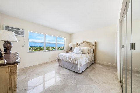 Condo in Lauderdale-by-the-Sea, Florida, 2 bedrooms  № 929975 - photo 14