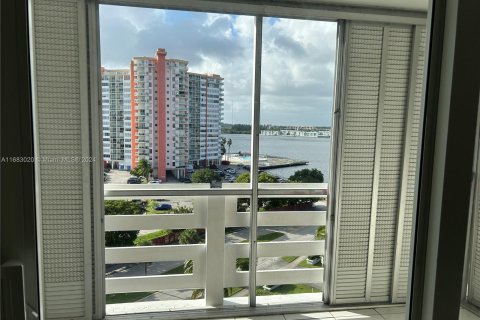 Condominio en venta en Miami, Florida, 1 dormitorio, 85.56 m2 № 1417184 - foto 15