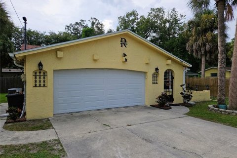 House in New Port Richey, Florida 3 bedrooms, 135.27 sq.m. № 1301537 - photo 2