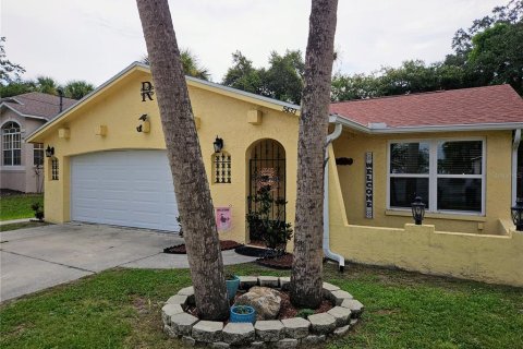 House in New Port Richey, Florida 3 bedrooms, 135.27 sq.m. № 1301537 - photo 3