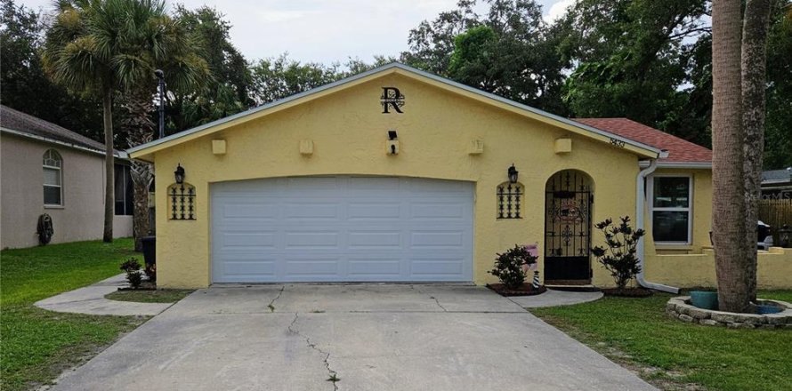 House in New Port Richey, Florida 3 bedrooms, 135.27 sq.m. № 1301537