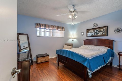 Copropriété à vendre à Pembroke Pines, Floride: 2 chambres, 108.7 m2 № 925015 - photo 19