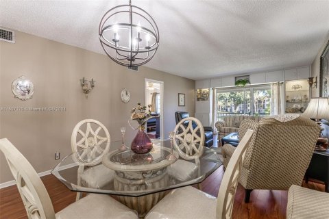 Copropriété à vendre à Pembroke Pines, Floride: 2 chambres, 108.7 m2 № 925015 - photo 9