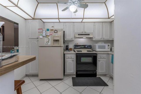 Copropriété à vendre à Pembroke Pines, Floride: 2 chambres, 108.7 m2 № 925015 - photo 13