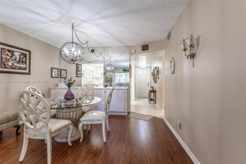 Copropriété à vendre à Pembroke Pines, Floride: 2 chambres, 108.7 m2 № 925015 - photo 10