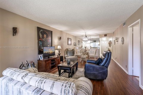 Copropriété à vendre à Pembroke Pines, Floride: 2 chambres, 108.7 m2 № 925015 - photo 6