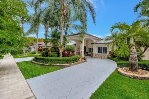 House in Miami, Florida 4 bedrooms, 219.53 sq.m. № 1384520 - photo 3